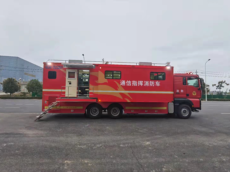 重汽汕德卡后雙橋雙拓展指揮車