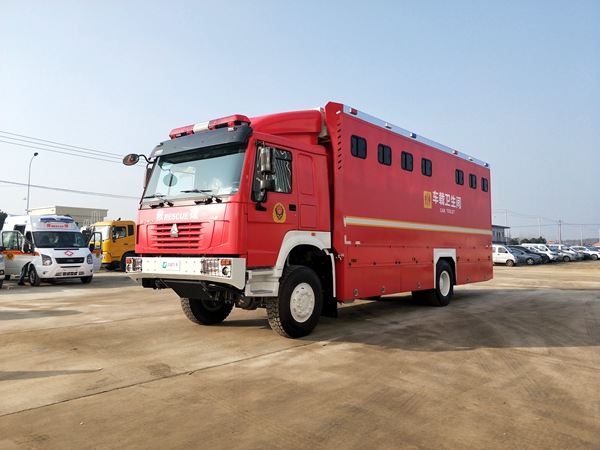 重汽豪沃單橋6人廁所車