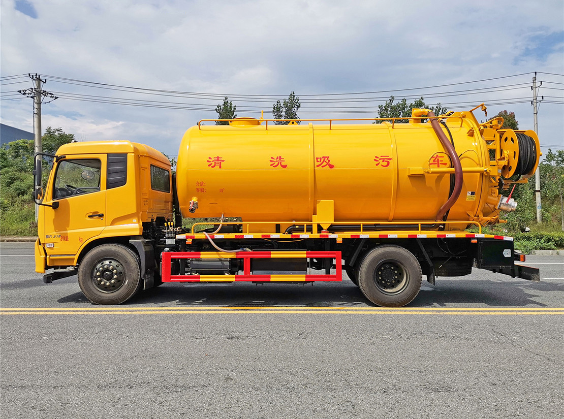 東風(fēng)天錦15方清洗吸污車(chē)（一體罐外觀）