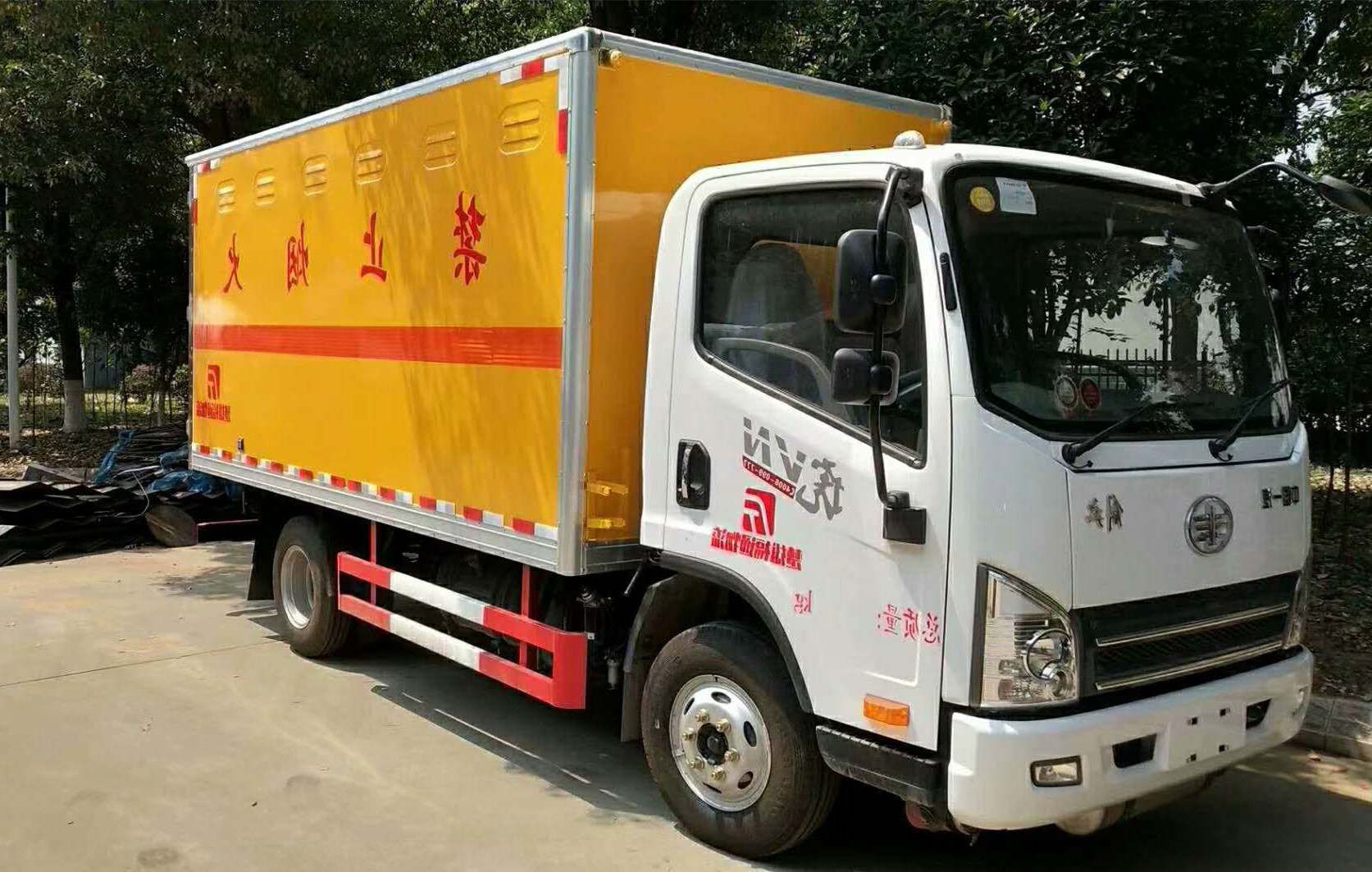 解放藍(lán)牌4米雜項(xiàng)廂式運(yùn)輸車