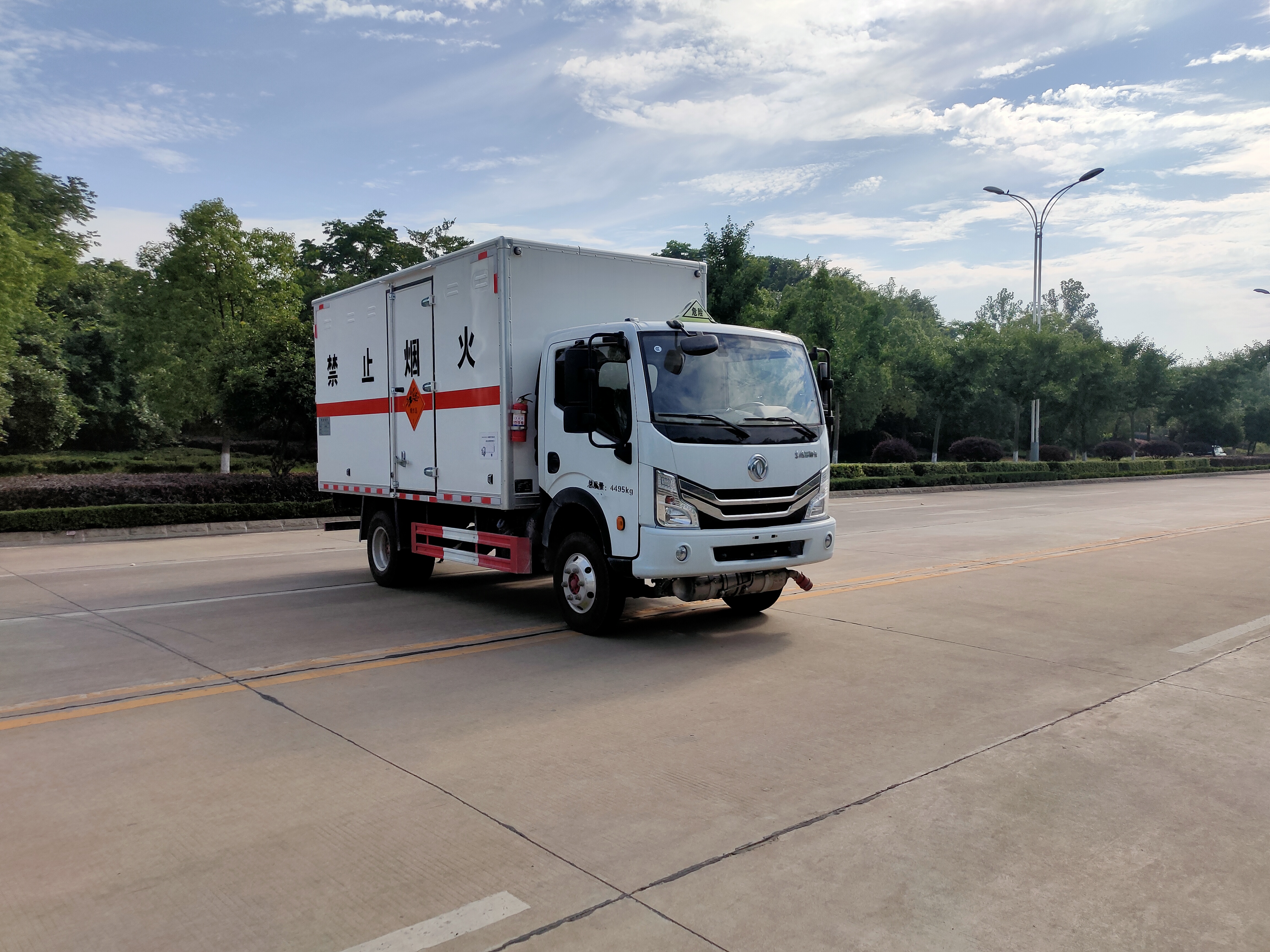 東風(fēng)多利卡D6爆破器材運輸車 （藍(lán)牌）