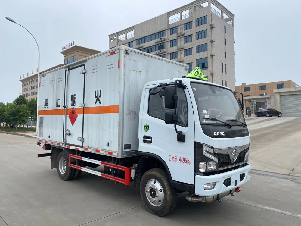 東風(fēng)福瑞卡藍(lán)牌易燃液體廂式運(yùn)輸車