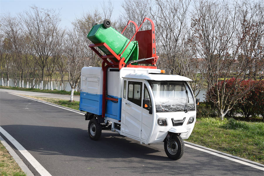 2.5方三輪純電動掛桶垃圾車