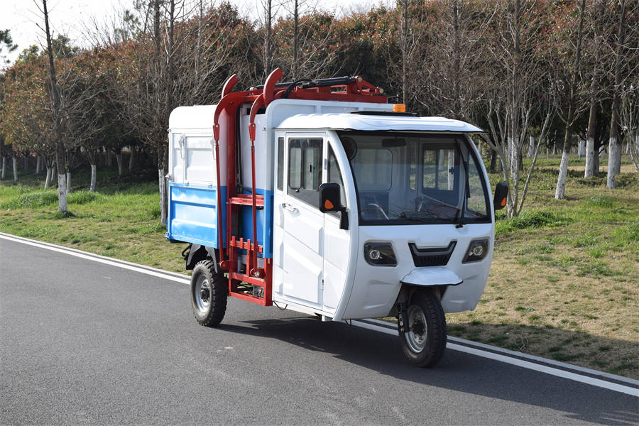 2.5方三輪純電動掛桶垃圾車